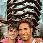 Sebastián Rulli Instagram - NYC!! De esos viajes que quedarán en la memoria y tatuados en el corazón!! Verte sonreír así “Hijo Mío” es de los regalos más grande que la vida me da. Que se repitan muchos días como estos y podamos seguir compartiendo juntos ese amor infinito que nos une. #noparamosniunsegundo #losrulliseanunidos #NYCen24hs 🗽🕺🚀💥💙💙 #quebonitoeslobonito #love #fatherandson #teamo @santiagorulligalliano New York City, N.Y.