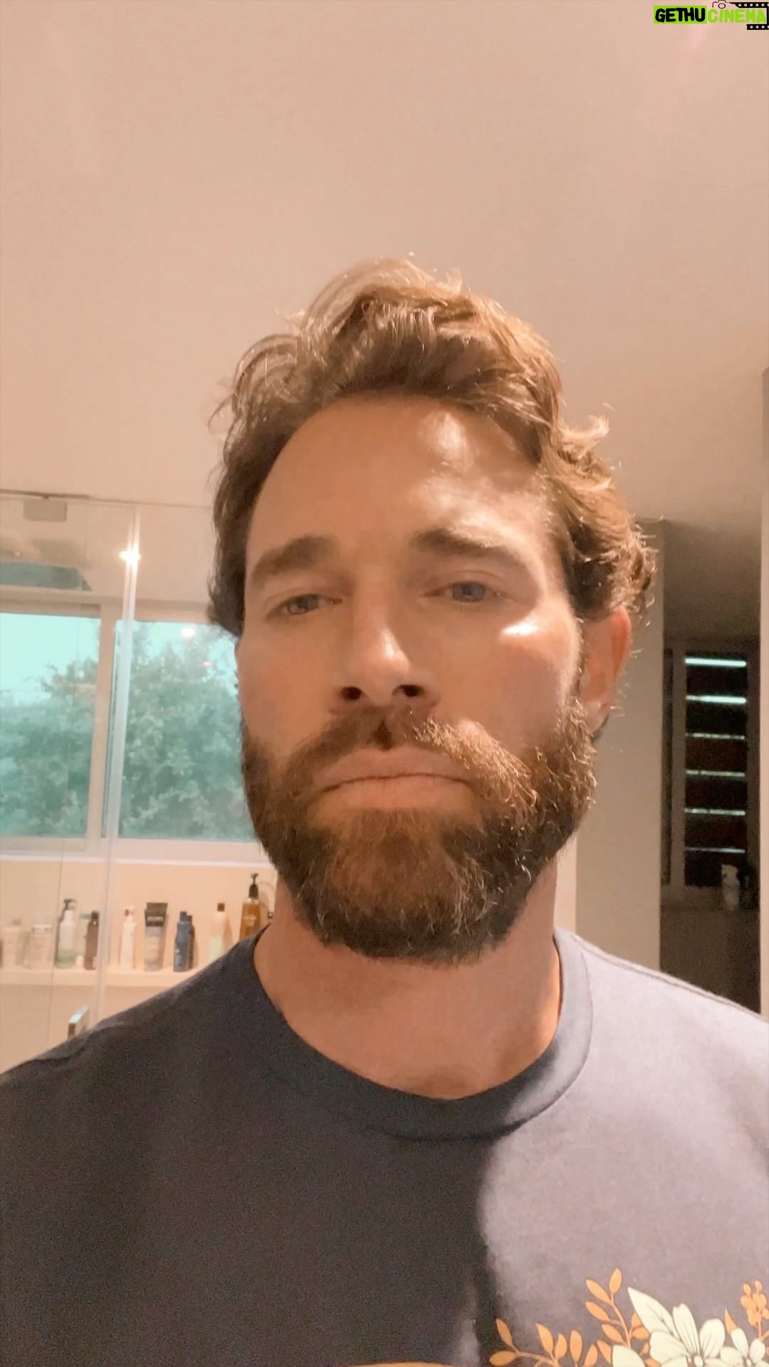 Sebastián Rulli Instagram - Jugando como los hombres … peludos 🧔♂️ 🤪😄