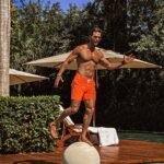 Sebastián Rulli Instagram - …cuando estás tan a gusto en un lugar y buscas la manera de que no te muevan de ahí! 🕺🤪😂😂😂 #aquimequedo #aunqueseadeestatua #queagusto ##myvelasexperience @grandvelasmaya Grand Velas Riviera Maya