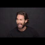 Sebastián Rulli Instagram - Quieres más de lo que tienes ahora? Ve y destruye esa barrera del cansancio y del dolor. Sabes qué hay del otro lado?… TUS SUEÑOS #nuncaterindas #simprepalante #lifestyle #goodvibes #mondaymotivation Nunca Te Rindas