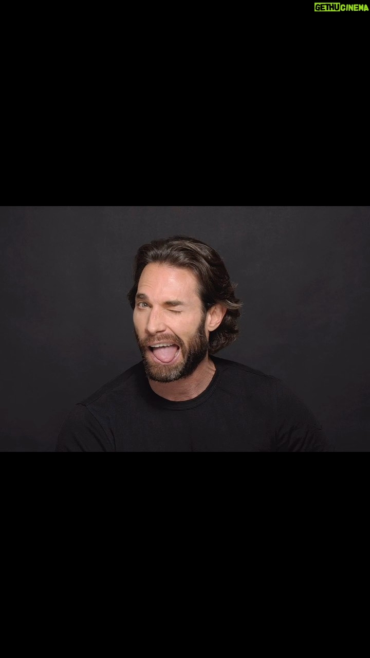 Sebastián Rulli Instagram - Quieres más de lo que tienes ahora? Ve y destruye esa barrera del cansancio y del dolor. Sabes qué hay del otro lado?… TUS SUEÑOS #nuncaterindas #simprepalante #lifestyle #goodvibes #mondaymotivation Nunca Te Rindas