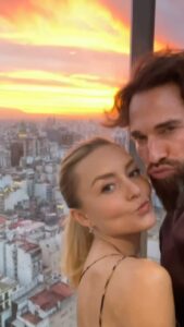Sebastián Rulli Instagram - Feliz Día del Amor y la Amistad “Mi Cielo” @angeliqueboyer Y deseo que todos ustedes puedan sentir y gozar de estos sentimientos tan hermosos. Feliz día para tod@s!!! #happyvalentinesday #felizdiademamorylaamistad Donde Hay Amor Del Bueno