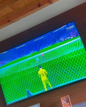 Sebastián Rulli Instagram - Y la Navidad ya llegó para todos l@s Argentinos!!! No hay mejor regalo que esta copa del mundo!! Que mundial y Partido tan impresionante!! La mejor final de todos los tiempos. 2 equipazos dándolo todo y el resultado más emocionante para los que amamos Argentina y sabemos lo importante que es una alegría asi en momentos difíciles. Felicidades @leomessi !!! Te merecías levantar esta copa!! Y sobretodo GRACIAS POR UNIR  los corazones de todos los jugadores y formar un equipo memorable. Bravo Capitán y bravo a toda la selección de Argentina!! 
VAMOS ARGENTINA CARAJOOO!! Campeones mundiales de fútbol!!! #qatar #mundial #copadomundo #campeones #argentina #futbol