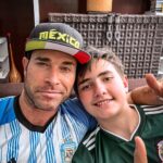 Sebastián Rulli Instagram - El amor por Mexico y Argentina hoy se hacen presentes, en este día tan importante donde se juegan pasar a octavos de final. El Mundial es motivo de festejo y Union!! Que viva el deporte y la pasión. #santitime #vivaMexico #vamosargentina #futbol #mundial #qatar #fatherandson Amor y Pasión