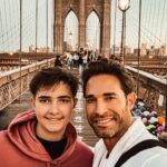 Sebastián Rulli Instagram - NYC!! De esos viajes que quedarán en la memoria y tatuados en el corazón!! Verte sonreír así “Hijo Mío” es de los regalos más grande que la vida me da. Que se repitan muchos días como estos y podamos seguir compartiendo juntos ese amor infinito que nos une. #noparamosniunsegundo #losrulliseanunidos #NYCen24hs 🗽🕺🚀💥💙💙 #quebonitoeslobonito #love #fatherandson #teamo @santiagorulligalliano New York City, N.Y.