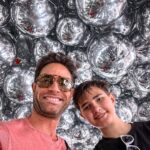 Sebastián Rulli Instagram - NYC!! De esos viajes que quedarán en la memoria y tatuados en el corazón!! Verte sonreír así “Hijo Mío” es de los regalos más grande que la vida me da. Que se repitan muchos días como estos y podamos seguir compartiendo juntos ese amor infinito que nos une. #noparamosniunsegundo #losrulliseanunidos #NYCen24hs 🗽🕺🚀💥💙💙 #quebonitoeslobonito #love #fatherandson #teamo @santiagorulligalliano New York City, N.Y.