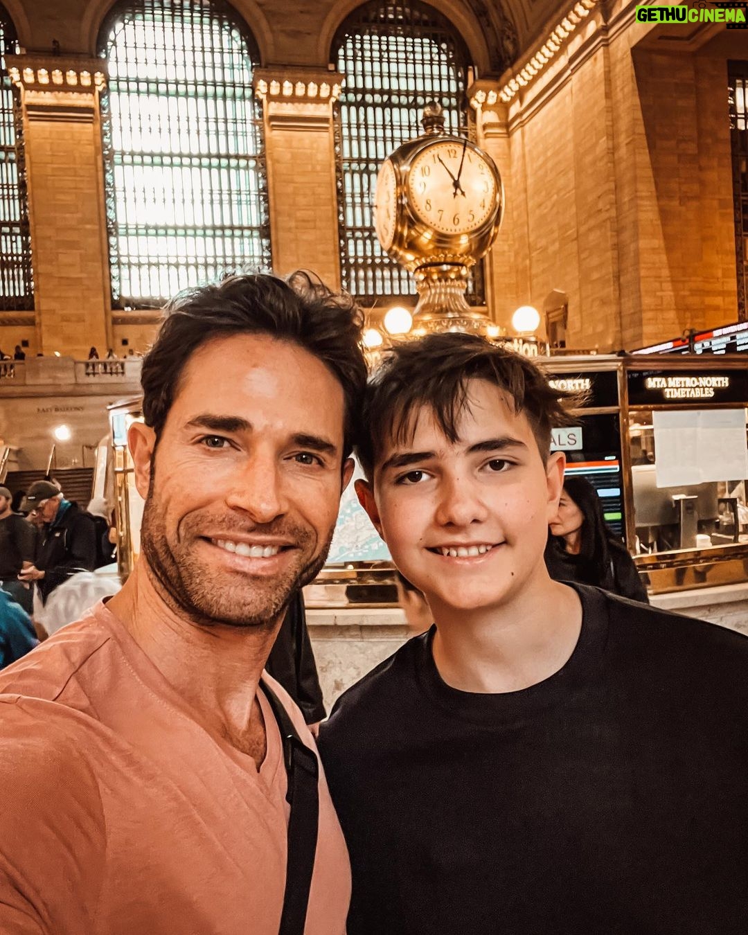 Sebastián Rulli - 395.5K Likes - NYC!! De esos viajes que quedarán en la memoria y tatuados en el corazón!! Verte sonreír así “Hijo Mío” es de los regalos más grande que la vida me da. Que se repitan muchos días como estos y podamos seguir compartiendo juntos ese amor infinito que nos une. #noparamosniunsegundo #losrulliseanunidos #NYCen24hs 🗽🕺🚀💥💙💙 #quebonitoeslobonito #love #fatherandson #teamo @santiagorulligalliano