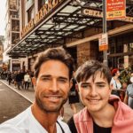 Sebastián Rulli Instagram - NYC!! De esos viajes que quedarán en la memoria y tatuados en el corazón!! Verte sonreír así “Hijo Mío” es de los regalos más grande que la vida me da. Que se repitan muchos días como estos y podamos seguir compartiendo juntos ese amor infinito que nos une. #noparamosniunsegundo #losrulliseanunidos #NYCen24hs 🗽🕺🚀💥💙💙 #quebonitoeslobonito #love #fatherandson #teamo @santiagorulligalliano New York City, N.Y.