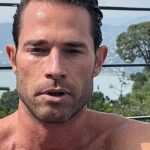 Sebastián Rulli Instagram – Solo los Disciplinados son libres en la vida. 
Si eres indisciplinado eres esclavo de tus estados de ánimo. 
Ten claras tus metas, cómo deseas tu presente, salud y entorno. Trabaja en cada detalle y haz las cosas bien y, si se puede..mejor. 
Empujate a “Ser Mejor”.
Si quieres ver resultados, no dependas de la Suerte.
La herramienta infalible es la “Disciplina”!!!
Te aseguro que cada paso o meta que cumplas, cuanto mayor grado de dificultad tenga, la satisfacción será directamente proporcional.
#sisepuede #bebetter #nofear #sinmiedoalexito #disciplina #mecaguedefrio🥶 #estodomental 🤔🤯🤪🕺
Gracias @eliascohen17 por ser mi partner en esto de los Hielos y @angeliqueboyer por documentar y acompañarme en todo con tanto amor 🥰 Las Aguas Frescas del Chavo