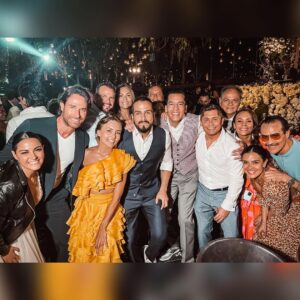 Sebastián Rulli Instagram - Hermoso reencuentro. Celebrando el Amor. Boda Maite&Andres
#love #boda #amistad #reencuentro #rbd #tovarroni