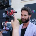 Sebastián Rulli Instagram - De…morado y Felíz!! 🕺💥 Les dejo un collage de momentos compartidos durante la presentación de #losricostambienlloran en Miami para USA🇺🇸 . Gracias a todos los que nos acompañaron y sufrieron el calor de esa tarde y a los que lo hicieron por las redes!! Todo mi cariño de regreso!!! #producciondelujo #momentosinolvidables Gracias @claudia3martin por tu buena onda profesionalismo y disposición siempre!! A @patricio1357 por sus palabras, tan importantes para mi!🙌 Que les parecieron los primeros capítulos? No se la pierdan de lunes a viernes de 10pm/9 centro por @univision Miami, Florida