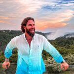 Sebastián Rulli Instagram – Detrás de cada sonrisa, hay una historia, un viaje y un montón de lecciones aprendidas!! 
#happysunday #smile #quebonitoeslobonito #cataratas Cataratas del Iguazu, Argentina