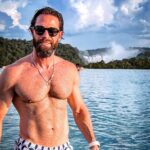 Sebastián Rulli Instagram - Las cataratas se disfrutan y contemplan más de lejos que de cerca!! … a menos que tengas algún tornillo flojo como yo🤪🤯🤦🏼‍♂️🤷‍♂️😄. #nohaganestoencasa #comefrutasyverduras #quemadrizametoco #iguazu #cataras #delejosdecercaydebajo 📸🎥 @angeliqueboyer Cataratas del Iguazu, Argentina