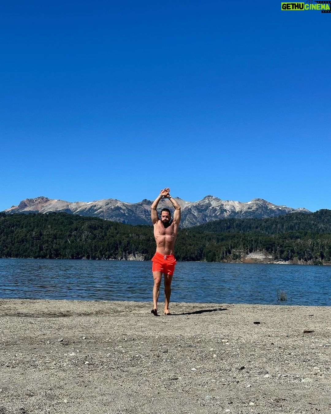 Sebastián Rulli Instagram - Un consejo: Nadie vendrá a salvarte. Levántate y sé tu propio Héroe. #motivation #lifestyle #noterindas #tupuedes #saldetuzonadeconfort #behappy Villa La Angostura-Patagonia