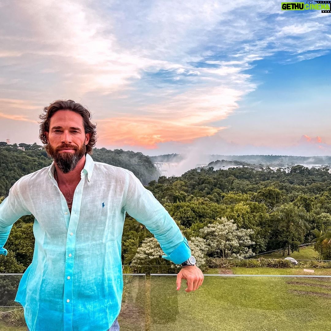 Sebastián Rulli Instagram - Detrás de cada sonrisa, hay una historia, un viaje y un montón de lecciones aprendidas!! #happysunday #smile #quebonitoeslobonito #cataratas Cataratas del Iguazu, Argentina