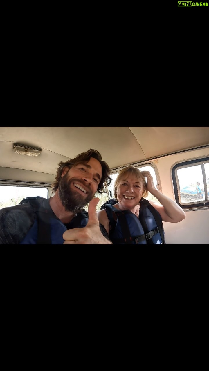 Sebastián Rulli Instagram - Cumpliendo el sueño de mi madre juntos en Mendoza! Una aventura emocionante de rafting que siempre recordaremos! 🌊💫 #SueñosCumplidos #AventuraEnMendoza #teamomama