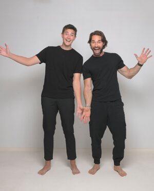 Sebastián Rulli Instagram - ¡Feliz cumpleaños Mi Príncipe @santiagorulligalliano !!Hoy celebramos 14 años de tu maravillosa presencia en nuestras vidas, y estoy lleno de felicidad y gratitud por tener el honor de ser tu padre. Desde el momento en que viniste al mundo, has iluminado nuestros días con tu sonrisa, tu bondad y tu espíritu valiente.
Ver cómo creces y te conviertes en el hombre increíble que eres, llena mi corazón de orgullo y emoción. Has demostrado ser un hijo dedicado, amoroso y lleno de pasión por la vida, y no puedo esperar para ver todo lo que el futuro tiene reservado para ti.
En este día especial, quiero que sepas lo mucho que te admiro y amo. Tu capacidad para enfrentar desafíos con valentía, tu bondad hacia los demás y tu ingenio admirable son cualidades que te hacen destacar como un ser humano excepcional.
Quiero recordarte que siempre estaré aquí para apoyarte, motivarte y amarte incondicionalmente. 
Que cada día esté lleno de experiencias emocionantes y logros que te llenen de orgullo.
Feliz cumpleaños, CAMPEÓN!!!Que este año sea maravilloso!!
Vas con todo Rulli!!!!
Te amo más de lo que las palabras pueden expresar.
#felizcumpleaños #fatherandson #mimejoramigo #teamohijo #14años