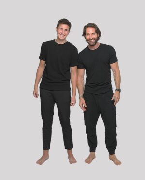 Sebastián Rulli Instagram - ¡Feliz cumpleaños Mi Príncipe @santiagorulligalliano !!Hoy celebramos 14 años de tu maravillosa presencia en nuestras vidas, y estoy lleno de felicidad y gratitud por tener el honor de ser tu padre. Desde el momento en que viniste al mundo, has iluminado nuestros días con tu sonrisa, tu bondad y tu espíritu valiente.
Ver cómo creces y te conviertes en el hombre increíble que eres, llena mi corazón de orgullo y emoción. Has demostrado ser un hijo dedicado, amoroso y lleno de pasión por la vida, y no puedo esperar para ver todo lo que el futuro tiene reservado para ti.
En este día especial, quiero que sepas lo mucho que te admiro y amo. Tu capacidad para enfrentar desafíos con valentía, tu bondad hacia los demás y tu ingenio admirable son cualidades que te hacen destacar como un ser humano excepcional.
Quiero recordarte que siempre estaré aquí para apoyarte, motivarte y amarte incondicionalmente. 
Que cada día esté lleno de experiencias emocionantes y logros que te llenen de orgullo.
Feliz cumpleaños, CAMPEÓN!!!Que este año sea maravilloso!!
Vas con todo Rulli!!!!
Te amo más de lo que las palabras pueden expresar.
#felizcumpleaños #fatherandson #mimejoramigo #teamohijo #14años