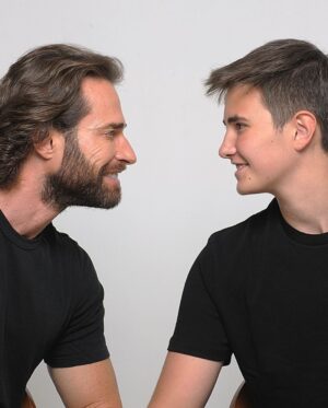 Sebastián Rulli Instagram - ¡Feliz cumpleaños Mi Príncipe @santiagorulligalliano !!Hoy celebramos 14 años de tu maravillosa presencia en nuestras vidas, y estoy lleno de felicidad y gratitud por tener el honor de ser tu padre. Desde el momento en que viniste al mundo, has iluminado nuestros días con tu sonrisa, tu bondad y tu espíritu valiente.
Ver cómo creces y te conviertes en el hombre increíble que eres, llena mi corazón de orgullo y emoción. Has demostrado ser un hijo dedicado, amoroso y lleno de pasión por la vida, y no puedo esperar para ver todo lo que el futuro tiene reservado para ti.
En este día especial, quiero que sepas lo mucho que te admiro y amo. Tu capacidad para enfrentar desafíos con valentía, tu bondad hacia los demás y tu ingenio admirable son cualidades que te hacen destacar como un ser humano excepcional.
Quiero recordarte que siempre estaré aquí para apoyarte, motivarte y amarte incondicionalmente. 
Que cada día esté lleno de experiencias emocionantes y logros que te llenen de orgullo.
Feliz cumpleaños, CAMPEÓN!!!Que este año sea maravilloso!!
Vas con todo Rulli!!!!
Te amo más de lo que las palabras pueden expresar.
#felizcumpleaños #fatherandson #mimejoramigo #teamohijo #14años