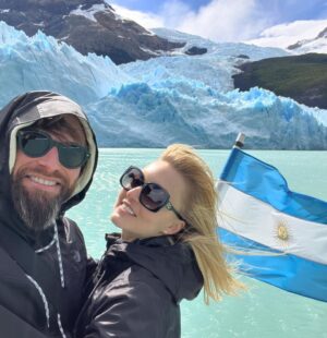 Sebastián Rulli Instagram - Calafate!! Un lugar en el mundo que hay que conocer. 
“Argentina Sos Hermosa” !! 
#argentinasoshermosa #besosdeamor