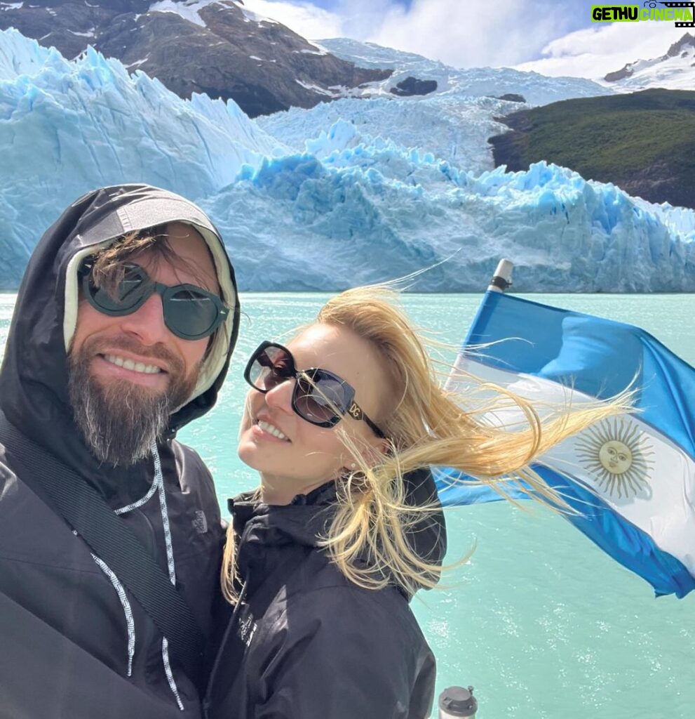 Sebastián Rulli Instagram - Calafate!! Un lugar en el mundo que hay que conocer. “Argentina Sos Hermosa” !! #argentinasoshermosa #besosdeamor
