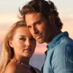 Sebastián Rulli Instagram – Hoy se cumplen 10 años del estreno de la Novela “Lo que la Vida me Robó”. Una historia fuertísima y apasionante que disfruté como ninguna otra. 
Alejandro Almonte… de los personajes favoritos en mi carrera. 
El elenco seguimos conectados y activos en un chat que amo y disfruto mucho. Esa vibra entre todos fue la magia que contagió al público.
Y obvio la pareja entre Montserrat y Alejandro fue algo que nos ayudó a conocernos más como compañeros a Angy y a mi y nos impulsó a  hacer teatro juntos y luego…. Todo comenzó entre los 2❤️❤️❤️❤️.
Recordar es volver a vivir!! #quebonitoeslobonito #10años #loquelavidamerobo #telenovelafavorita #montserratyalejandro Lo QUe La Vida Me Robo