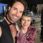 Sebastián Rulli Instagram - Si esto les parece divertido… no se pierdan hoy el estreno de “está Libre” Mi querida @patriciareyesspindola se ofreció a caracterizarme antes de las escenas que teníamos que grabar. Fuimos un equipo muy profesional y entregado (como pueden ver). Se necesitaba confianza para la secuencia que nos esperaba🤪😂😂. Esta serie cómica, escrita y dirigida por mi buen amigo Curiel los va a divertir mucho. Gracias por haberme dado el honor de ser el invitado especial del primer capitulo. Mucho éxito @ricardopolanco_ , @patriciareyesspindola , @curieldeicaza y resto del equipo. Estreno Jueves 5 de octubre 23hs @canalestrellas Estreno Mundial