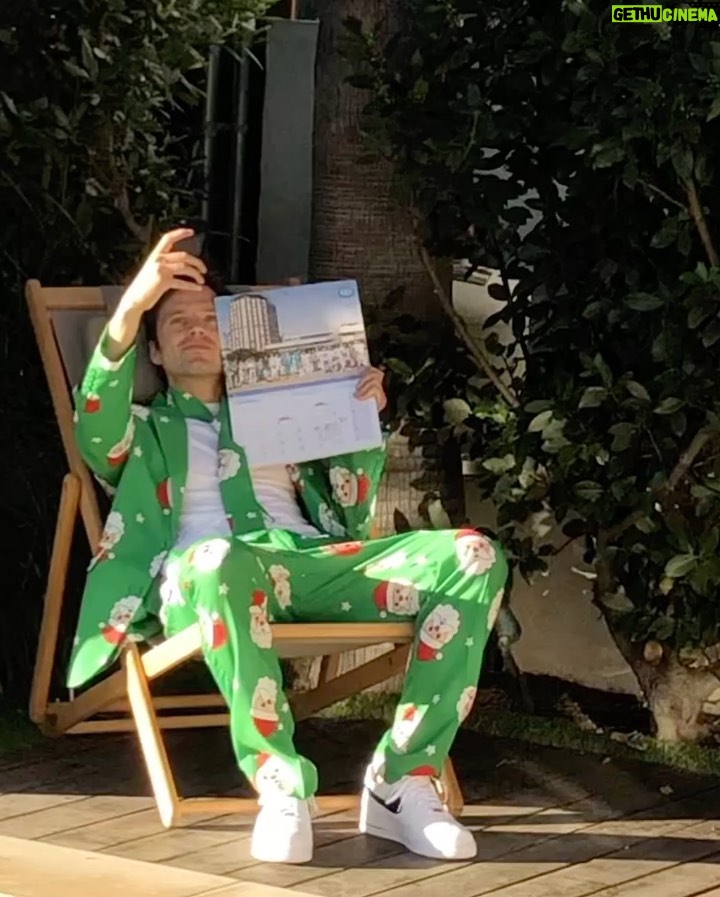 Sebastian Stan Instagram - Thank you @somosnupa for my Christmas present!! ❤️🎄🙏🏻 (I was trying to find the right light of course 🤦🏻♂️)