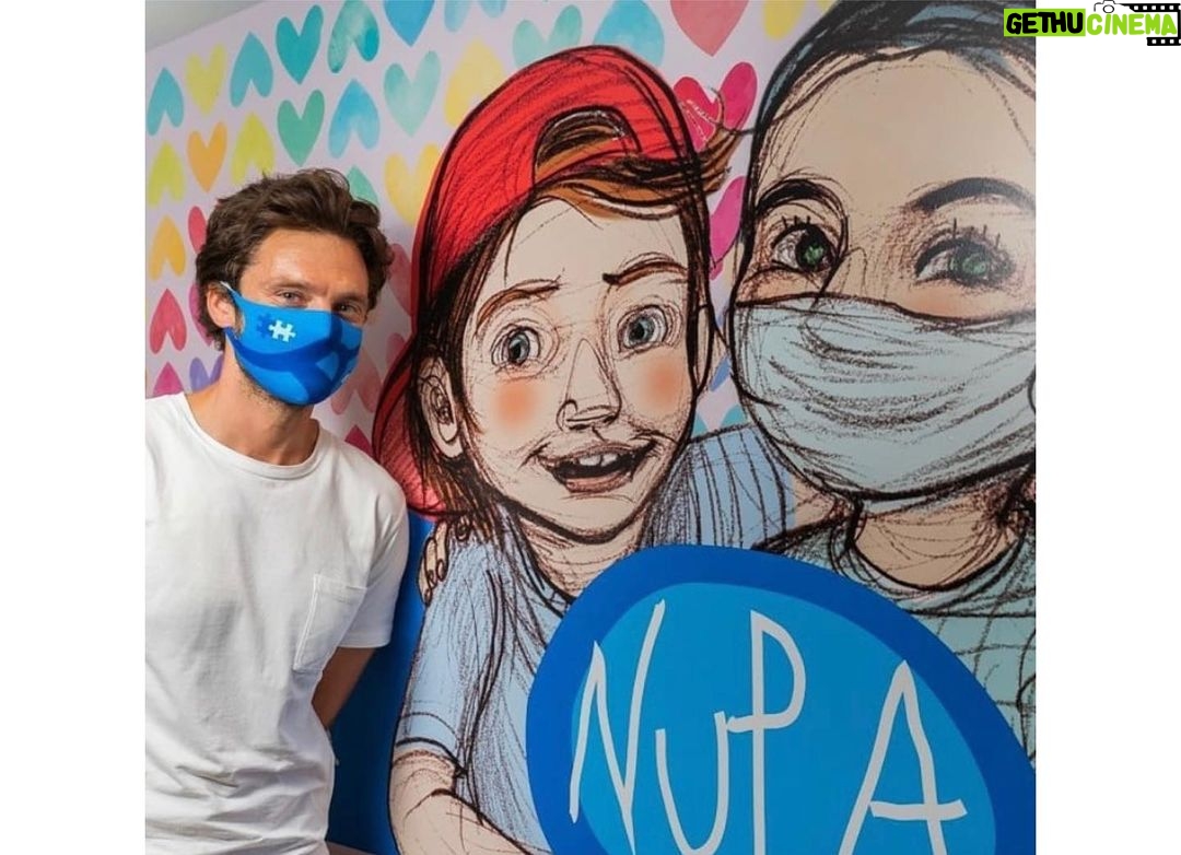 Sebastian Stan Instagram - Thank you to @somosNUPA and @colectivocaje for having me and welcoming me into their residences. I know it was months in the making and that it wasn’t easy to do so. It was a pleasure to meet these real-life super heroes and some of their families and I was humbled to learn about their lives and what they are going through. They are resilient, strong and going through some of the toughest situations imaginable. NUPA provides a home for families who travel to Hospital La Paz in Madrid. They provide psychological support, financial aid, occupational therapy, and more. Most importantly, they raise awareness and treat rare diseases. Colectivo CAJE serves at-risk youth across Spain. Teachers, educators, and social workers work alongside teens to help them prepare for adulthood. CAJE is committed to giving kids across the city a safe pace to learn, grow, and have fun. Thank you both for having me and for not only making these visits fun, but for also working together with us to make sure it was safe for everyone involved, with testing, guidance from healthcare professionals, and all safety protocols met before, during, and after the visits. I’m grateful to have been able to connect with you and I hope I can do what I can to help going forward. I also want to give a huge thank you to @mdceleste who made all this possible and her daughter Isla. The initial campaign was Isla’s idea to help get masks to the kids in need and the original masks and t-shirts were designed by kids, for kids. Masks: @daysoffdesigns Shirts: @conteescustomprinting