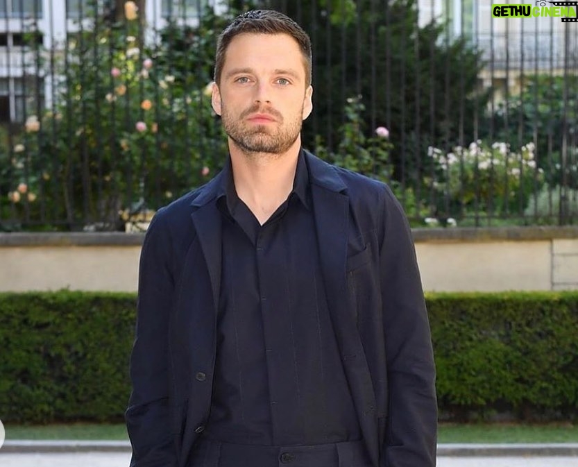 Sebastian Stan Instagram - Just barely managed to photobomb the great @pppiccioli and legend @realmrvalentino here... Thank you both for inviting me to my first couture show in 🇫🇷👨🏻🎨. Also glad I got to reintroduce myself to @gwynethpaltrow for the third time. We are in the same film...🤷🏻♂️ #valentino #couture 📸: @maxmontingelli