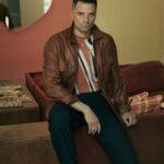 Sebastian Stan Instagram - @lofficielusa + #margotrobbie = DREAM 🙌🏼 Photographer: @gregswalesart  Styling: @mjonf Grooming: @jamie_grooming Interview: #MargotRobbie Writer: @sabrinaabbas_ Casting: @laurentabach Production: @noted.collective __ Extremely grateful.