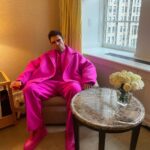 Sebastian Stan Instagram - Spring time in New York 🗽 #Valentino #MetGala #MetInAmerica @maisonvalentino @pppiccioli @mjonf @jamie_grooming @esmeraldabrajovic @f3nardi @moscotnyc @instagram @themarkhotelny @metmuseum