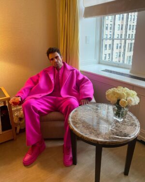 Sebastian Stan Instagram - Spring time in New York 🗽 #Valentino #MetGala #MetInAmerica 

@maisonvalentino 
@pppiccioli 
@mjonf
@jamie_grooming
@esmeraldabrajovic 
@f3nardi 
@moscotnyc 
@instagram 
@themarkhotelny 
@metmuseum