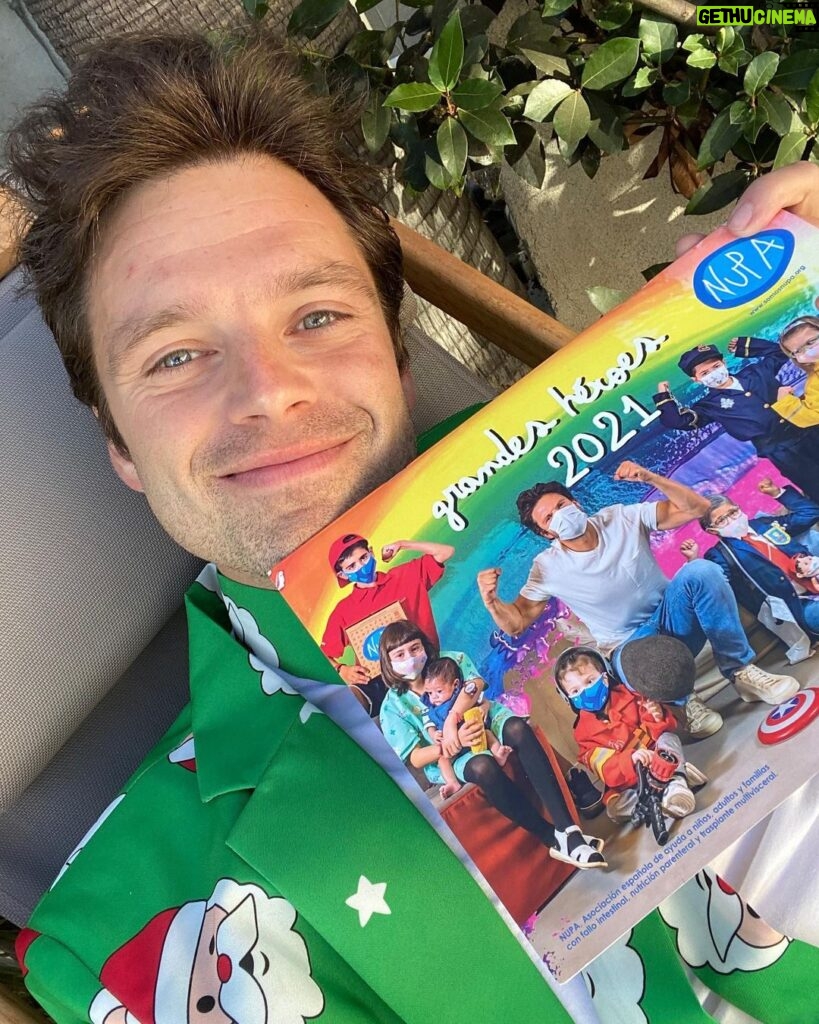 Sebastian Stan Instagram - Thank you @somosnupa for my Christmas present!! ❤️🎄🙏🏻 (I was trying to find the right light of course 🤦🏻‍♂️)