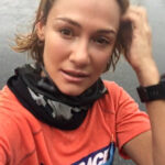 Seda Demir Instagram - İlk yağmurlu yarışımdı. Son son daha çabuk bitsin diye koşmaya başladım bile diyebilirim😬 ama sonundaki mutluluk her zaman ki gibi tarif edilemez ❤️fotoların sonundaki video şaka maka☺️🤫(genel klasman kadınlarda 10. olmuşum yani yaş grubu olsaymış 🏆gelirmiş (ama tabi ki yaş kategorisi yok çünkü ben kupa kazanmak istiyorum😭ve yine kupa kaçar)-genel klasmanda ilk5 zati 20 li yaşlardaki atletler -prensip olarak geçmiyorum🤥😁)#runner #runninggirl #runnergirl #run #running