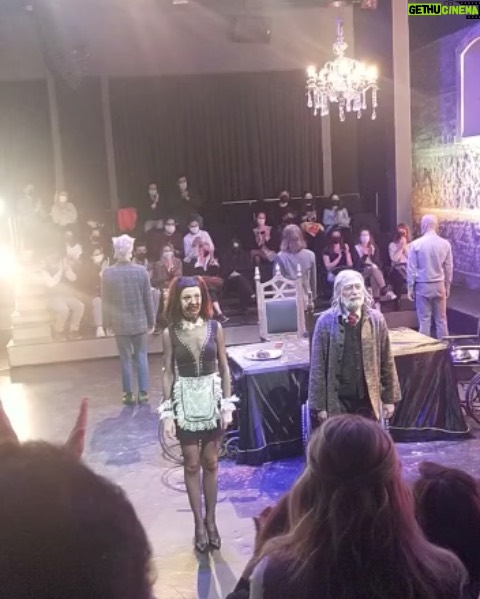Seda Demir Instagram - Sevgili arkadaşım @emreekoc u izledikten sonra böyle bir insanı tanıdığım için gurur duydum gerçekten.Bu kadar yetenekli aynı zamanda o kadar da mütevazi olabilen nadir insanlardan👏🏻🙏🏻Harika bir oyun ,harika oyunculuklar ,harika bir ekipti #kazanova #tiyatro 🎭🎭🎭🎭🎭👏🏻👏🏻👏🏻