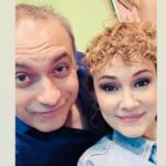 Seda Demir Instagram - Yapımda @onnmedya , H.Hakan Eren ile yönetmen koltuğunda Onur Aldoğan’ın oturduğu #şimdiyandık sinema filmi çekim süreci benim için çok keyifli idi. Birbirinden değerli oyuncularla çalıştığım için de ayrı mutluyum .Bu kadar huzurlu ve neşeli bir ortamı yaratan bütün set ekibine ,oyuncu arkadaşlarıma ve tabi ki yapımcımız @onnmedya ve H.Hakan Eren ‘e ,yönetmenimiz @onuraldogan ‘a ve yardımcı yönetmeniz @ahmetcemaslan ‘a emeklerinizden dolayı çok teşekkür ederim.🙏🏻Ayrıca benim canım dostum menajerim @ebrukucukakarmenajerlik ve sevgili @pinartank cast direktörlüğü için teşekkür ederim .🙏🏻❤️