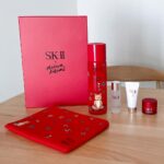 Seika Furuhata Instagram - ⠀ @skii 大好きなSK-Ⅱのクリスマスコフレが可愛すぎる🥺💕 もうコフレの時期って本当に早いね🤣🤣 MAISON KITSUNEとのコラボで 可愛いボトルデザインやめっちゃ使える大きさのポーチまで付いてくるの🦊❤️ 大好きな化粧水は大きいサイズ（230ml）で入ってるし、 ミニサイズで拭き取りトナー・クリーム・洗顔も一緒についてくるよ♪ いつも使っているアイテムがこんなに盛り沢山なコフレは上がるし推せる🥺🫶 ピテラ™️の力で肌が整う感じが最高なので、 このボックスで色々試してみて自分に合うアイテムが見つかったら嬉しいです☺️✨ #SKⅡ#クリスマスコフレ#SKIIxMAISONKITSUNE