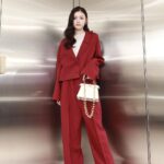 Seika Furuhata Instagram - ⠀ @fendi 表参道店がリニューアルして初めておじゃまさせて頂きました♡ いつも前通るとすっごくいい香りがするんだよね☺️🪷 2023年ウィンターコレクションのアイテムとっても上品で可愛かった💕 また来年のコレクションも楽しみだなぁ~♪ #PR#FendiWinter#FENDI