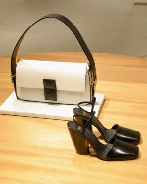 Seika Furuhata Instagram - ⠀
@fendi 

表参道店がリニューアルして初めておじゃまさせて頂きました♡

いつも前通るとすっごくいい香りがするんだよね☺️🪷

2023年ウィンターコレクションのアイテムとっても上品で可愛かった💕

また来年のコレクションも楽しみだなぁ~♪

#PR#FendiWinter#FENDI