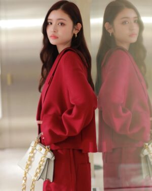 Seika Furuhata Instagram - ⠀
@fendi 

表参道店がリニューアルして初めておじゃまさせて頂きました♡

いつも前通るとすっごくいい香りがするんだよね☺️🪷

2023年ウィンターコレクションのアイテムとっても上品で可愛かった💕

また来年のコレクションも楽しみだなぁ~♪

#PR#FendiWinter#FENDI