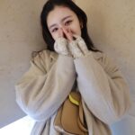 Seika Furuhata Instagram - ⠀ 最近引っ越してちょっと丁寧な暮らし??笑を心がけてまして、、、、笑🤣🤣 （いつまで続くかわからんけどwww） ご飯もキッチンじゃなくてちゃんとダイニングテーブルで食べるというレベルに達しました😌✌️ あと洗濯物にお気に入りの柔軟剤を入れたり♪ 着る時にふわっと優しく香るっていいなぁって思って☺️☀️ @fadrichotel は見た目もオシャレでインテリアに馴染むデザインなのもお気に入りだし、 香りが本当に感動的なの🥹✨ 私は結構白派なんだけど、旦那はブルー派みたい♪ 爽やかで甘すぎない感じが万人受けするけど、 海外のホテルにいるような特別感を感じられるから この香りは一回試してみてほしい♡ ファブリックミストも気楽に使えるからオススメ🙆‍♀️✨ アイテム１つでここまでライフスタイルを楽しめるって大きい事だよね😌🙏 これから色々試行錯誤していきたいと思います🫡✨ 全国のバラエティショップやドラッグストアで購入出来るので良かったら~♪ #FADRICHOTEL #柔軟剤 #フレグランス