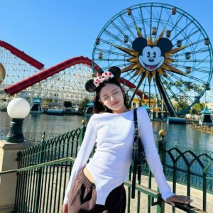 Seika Furuhata Instagram - ⠀
LA VLOGアップされたよぉ🥰🫶

人生初の海外ディズニー🐭🏰

チケット予約が本当にむずすぎて全部ニコがやってくれた🥹🙏

ありがとう泣、、、、、

そのお陰でスムーズに
アトラクション乗れて最高に楽しかったぁ🫶

#la#vivi#disneyworld#trip