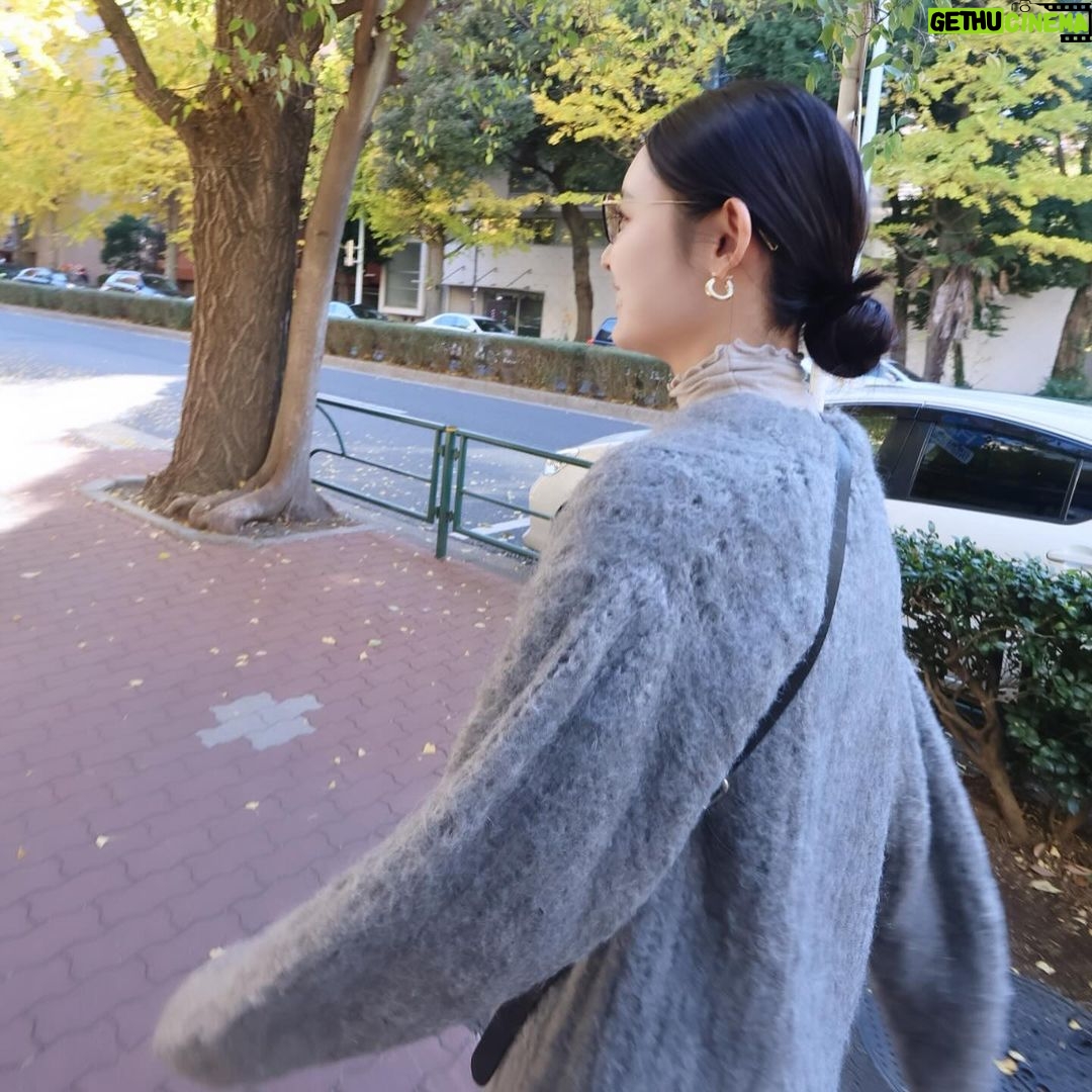 Seika Furuhata Instagram - ⠀ 休日のお出かけ~♪ この日はうちらが大好きな鰻を食べに行ったら 紅葉が綺麗でなんかめっちゃ得した気分☺️🍁 安定に鰻はテカテカで綺麗だし 美味しすぎた🥺🙏 ご飯食べる前は血糖値をがん!ってあげたくないから必ず酵素を摂取する用にしてる🙆♀️✨ 粉末タイプだからお水ですぐ溶けるし持ち運びにもぴったり👌 年末は忘年会とか爆食が続くと思うのでちょっとしたお守り代わりにオススメ🙌 真っ黒だから味は??って思うかもだけど、、、笑 これがフルーティーで美味しいの🤣❤️ 置き換えにもいいかも♪ #PR#サポート酵素ドリンク#炭酵素#ドクターズナチュラルレシピ