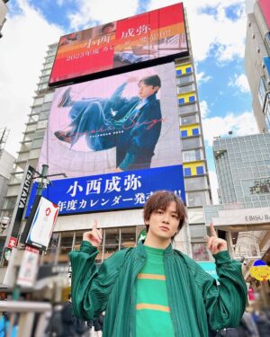 Seiya Konishi Instagram - #小西成弥カレンダー2023 発売中🎉

遅くなりましたが、昨年クリスマスに行った
発売記念イベントの衣装写真です^_^