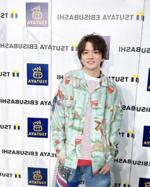 Seiya Konishi Instagram - #小西成弥カレンダー2023 発売中🎉

遅くなりましたが、昨年クリスマスに行った
発売記念イベントの衣装写真です^_^