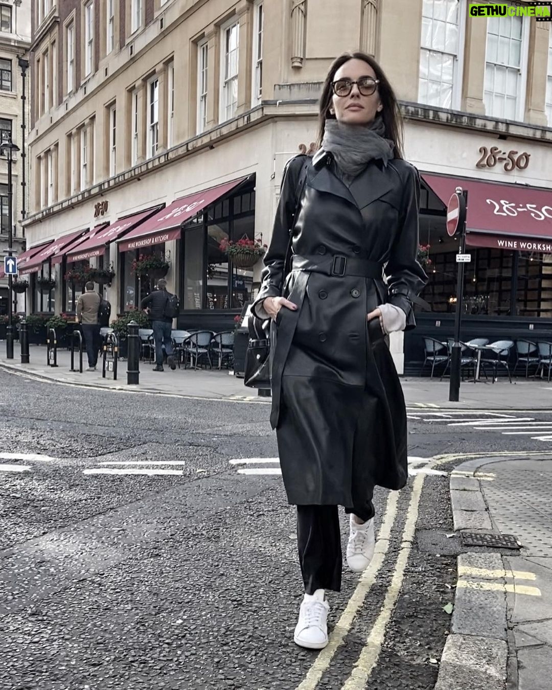 Sema Şimşek - 1.6K Likes - Bir seri yürüyüş ✌🏼☺️ #semasimsek #london