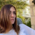 Sema Şimşek Instagram - Saçma bir ifade kalmış yüzümde ama şu anda da aynı ifade var. Bir tiksinmişlik… sebebi ne olabilir ki! Ülkede olanlara şaşırmamak olabilir mi? #semasimsek #gündem #öfke #tbt
