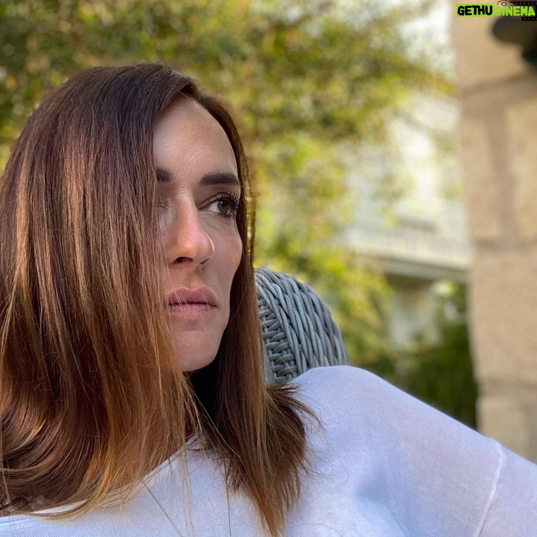Sema Şimşek - 1.9K Likes - Saçma bir ifade kalmış yüzümde ama şu anda da aynı ifade var. Bir tiksinmişlik… sebebi ne olabilir ki! Ülkede olanlara şaşırmamak olabilir mi? #semasimsek #gündem #öfke #tbt