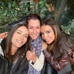 Sema Şimşek Instagram - Ama biz gerçekten şeytanın bacağını kırıp ceyceyimle buluşmayı başardık. Ara olmasın artık!🙏🏼 grubumuzun adı gibi “SONSUZ” olan dostluğumuza ve sevgimize 🥰❤️ #semasimsek #ceylansaner #aslıhanegemen #nofilter #nofilterneeded #sevgigüzelleştirir ❤️